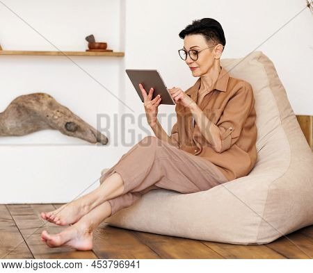 Barefoot Mature Woman Image & Photo (Free Trial) | Bigstock