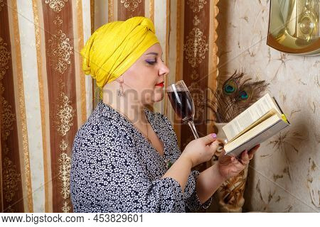 A Jewish Woman In A Kisuy Rosh Headdress Makes A Vdala For Wine With A Siddur In Her Hand. Horizonta
