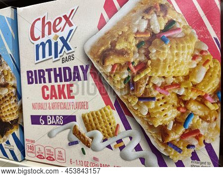 Grovetown, Ga Usa - 03 05 22: Retail Store Chex Mix Breakfast Bars Birthday Cake