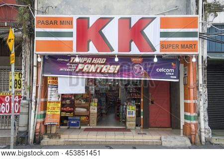 Kuala Lumpur, Malaysia- Apr 17, 2022: Facade Of Kk Super Mart Grocery Franchise Store In Chinatown, 