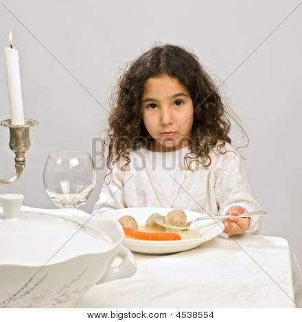 Zuppa di biscotti palla ragazza