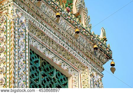 Gorgeous Architectural Details Of The Pavilion Called Phra Mondop Of The Temple Of Dawn (wat Arun) W