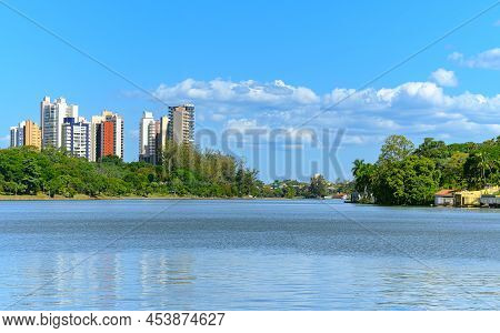 Landscape Of Igapo Lake, Londrina - Pr, Brazil. Beautiful City Lake, With Trees Around The Shore And