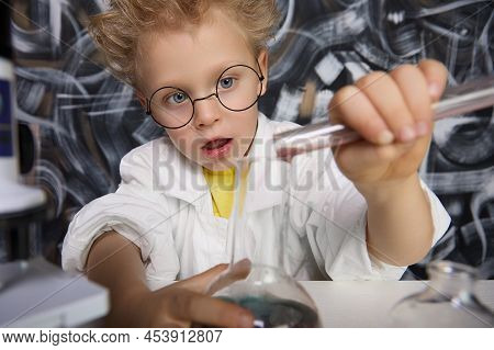 Close Up Of A Focused Scientist In A White Coat Conducts Chemical Experiments In The Laboratory. A Y