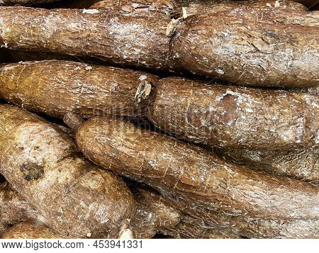 Augusta, Ga Usa - 12 20 21: Piles Of Yuka Root In A Retail Store