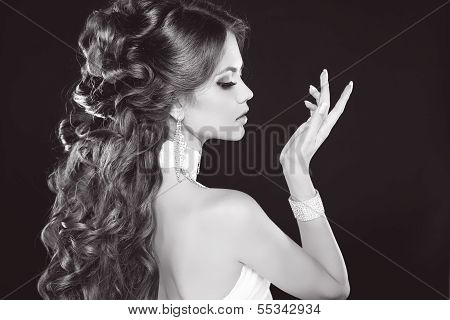Hairstyle. Glamour Fashion Woman Portrait Of Beautiful Brunette. Black And White Photo.