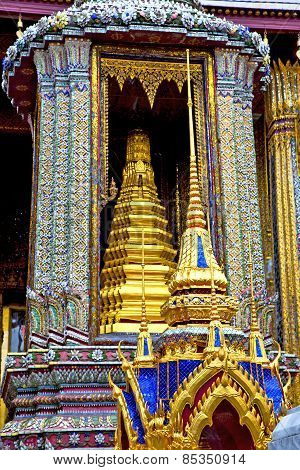 Blue  Gold    Temple   In   Bangkok  Thailand Incision Of The Temple
