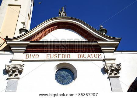 Rose Window  Italy  Lombardy     In  The Busto Arsizio  Old    Brick   Tower   Tile