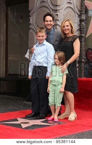 LOS ANGELES - JUL 1:  Paul Rudd, Family at the Paul Rudd Hollywood Walk of Fame Star Ceremony at the El Capitan Theater Sidewalk on July 1, 2015 in Los Angeles, CA