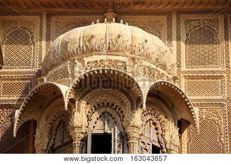 Close-up of intricate carving on canopy and surrounding wall at Patawon-ki-Haweli Jaisalmer Fort Jaisalmer Rajasthan India Asia