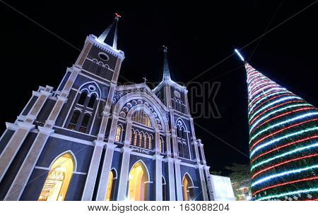 CHANTHABURI, THAILAND - DECEMBER 25, 2016 : Merry Christmas, The Catholic Church (Maephra Patisonti Niramon) at night.