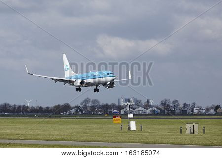 Amsterdam Airport Schiphol - Klm Boeing 737 Lands