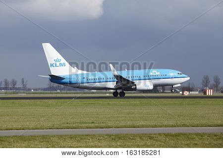 Amsterdam Airport Schiphol - Klm Boeing 737 Lands