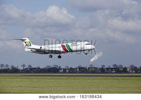 Amsterdam Airport Schiphol - Tap Express Fokker 100 Lands