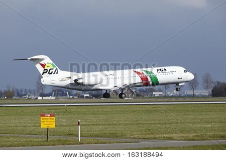 Amsterdam Airport Schiphol - Tap Express Fokker 100 Lands