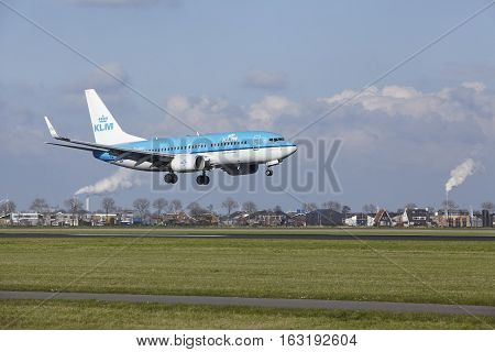 Amsterdam Airport Schiphol - Klm Boeing 737 Lands