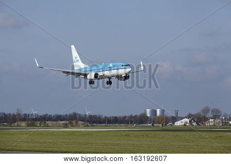 Amsterdam Airport Schiphol - Klm Boeing 737 Lands