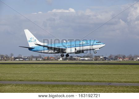 Amsterdam Airport Schiphol - Klm Boeing 737 Lands