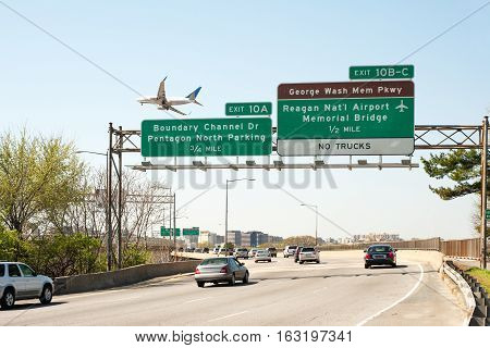 I-395 Interstate Highway in Virginia with exit to Reagan International airport