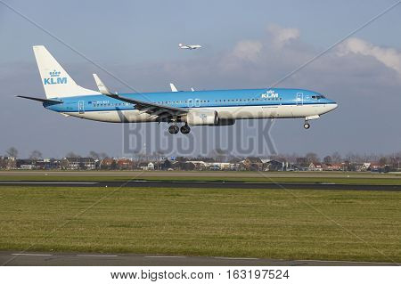 Amsterdam Airport Schiphol - Klm Boeing 737 Lands