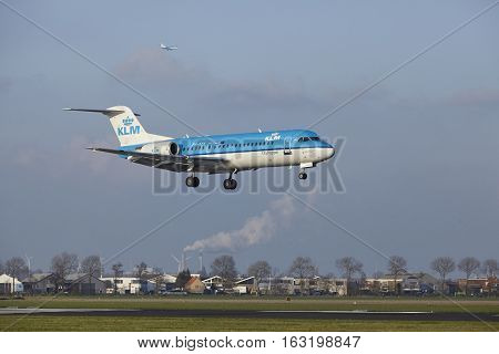 Amsterdam Airport Schiphol - Klm Cityhopper Fokker 70 Lands