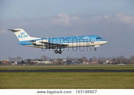 Amsterdam Airport Schiphol - Klm Cityhopper Fokker 70 Lands