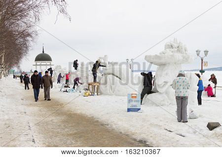 PETROZAVODSK, RUSSIA - FEBRUARY 20TH, 2016: creating of snow sculptures at the International Winter Festival 