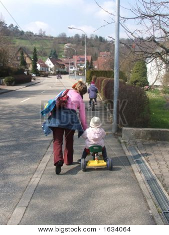 Strasse 1