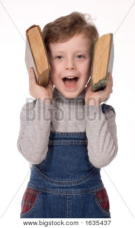 El niño con una sonrisa de libros