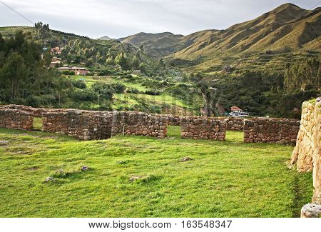 Puca Pucara offers stunning views of the Cusco Valley. In Quechua its name means Red Fort.