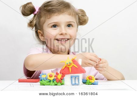 Yaratıcı hamuru ile oynamak