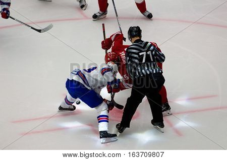 R. Horak (15) And P. Datsyuk (13) On Faceoff