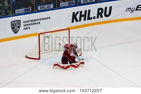 H. Sateri (29) Catch A Puck