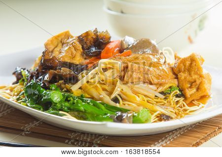 a chinese cuisine photo of fried noodles