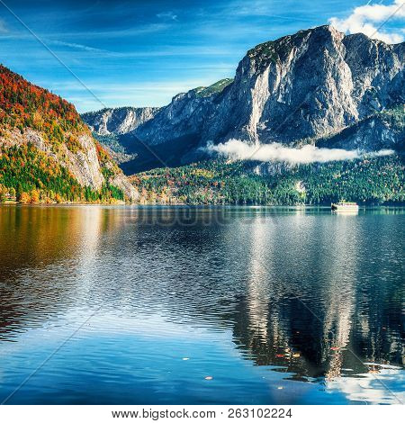 Sunny Morning On The Lake Altausseer See. Sunny Autumn Scene In The Morning. Location: Resort Altaus