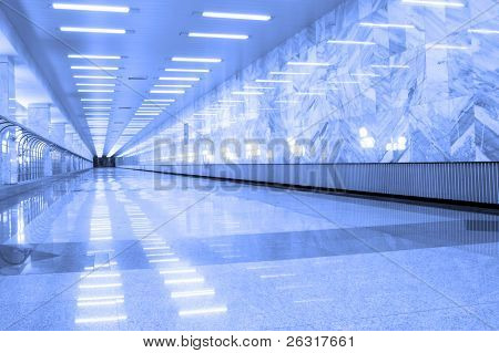 Reflexion über Marmorboden in Metro Moskau