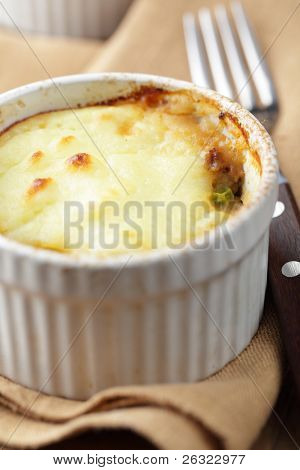 Zapiekanka w ramekin zbliżenie