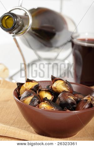Castagne arrostite e vino rosso