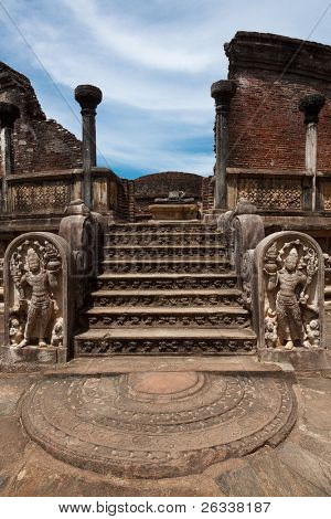 โบราณ Vatadage (พุทธเจดีย์) ใน Pollonnaruwa ศรีลังกา