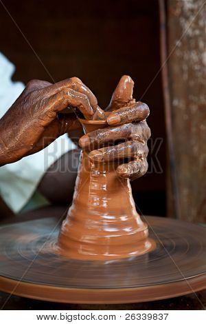 Potter kaste vase