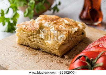 Su Boregi / Turkish Patty With Tea.