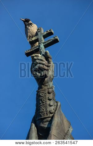 Moscow, Russia - 16 October, 2018: Monument To Patriarch Hermogenes Of Moscow In The Alexander Garde