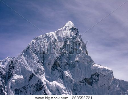 Everest Nepal September 30, 2018 View Of The Nature And Wildlife On The Way To Everest Base Camp, Tr