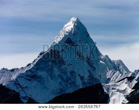 Everest Nepal September 30, 2018 View Of The Nature And Wildlife On The Way To Everest Base Camp, Tr