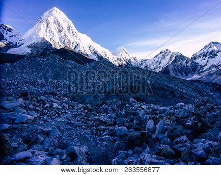 Everest Nepal September 30, 2018 View Of The Nature And Wildlife On The Way To Everest Base Camp, Tr