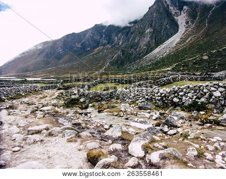 Everest Nepal September 30, 2018 View Of The Nature And Wildlife On The Way To Everest Base Camp, Tr