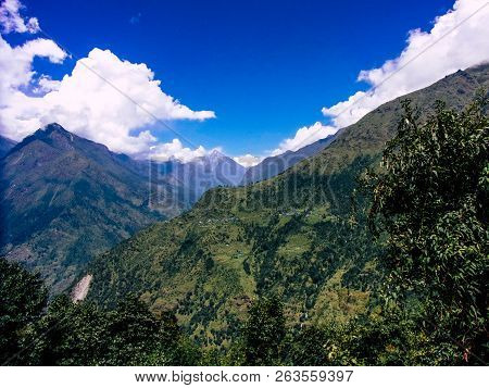 Everest Nepal September 30, 2018 View Of The Nature And Wildlife On The Way To Everest Base Camp, Tr