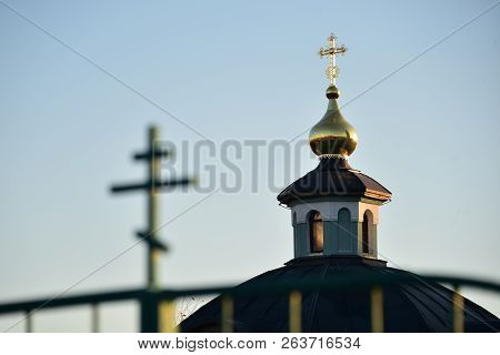 Moscow, Russia - 16 October, 2018: Monument To Patriarch Hermogenes Of Moscow In The Alexander Garde