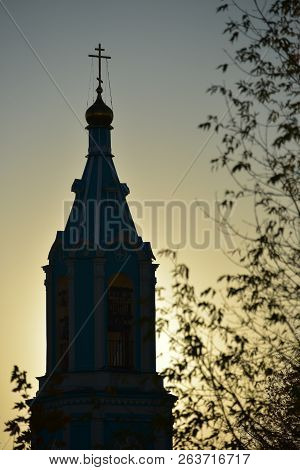 Moscow, Russia - 16 October, 2018: Monument To Patriarch Hermogenes Of Moscow In The Alexander Garde