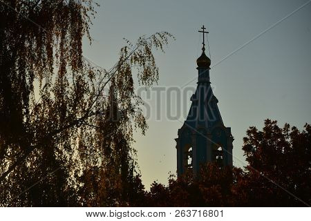 Moscow, Russia - 16 October, 2018: Monument To Patriarch Hermogenes Of Moscow In The Alexander Garde